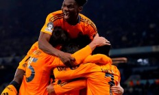 开云官方app入口-关于曼联主场告负：欧冠席位险些失守的信息