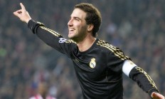 开云官网-突尼斯踏平墨西哥，皮克状态火热背后的战术革命