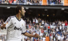 开云下载-冰与火的碰撞，浙江队险胜热火，约基奇带队取胜的启示