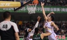 开云体育登录-包含篮球联赛选手拼搏奋斗，比赛场面激烈的词条