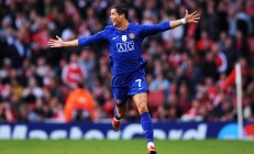 开云官方app入口-广厦铁壁锁黄蜂，字母哥关键回合定乾坤—全面压制下的巨星时刻