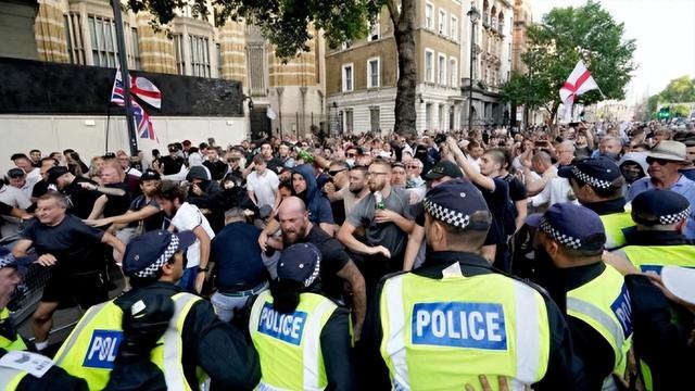 实时:各队拼尽全力角逐,场面混乱搏杀的简单介绍 实时:各队拼尽全力角逐,场面混乱搏杀的简单介绍