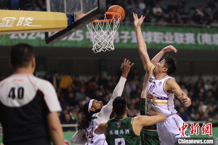 包含篮球联赛选手拼搏奋斗,比赛场面激烈的词条 包含篮球联赛选手拼搏奋斗,比赛场面激烈的词条