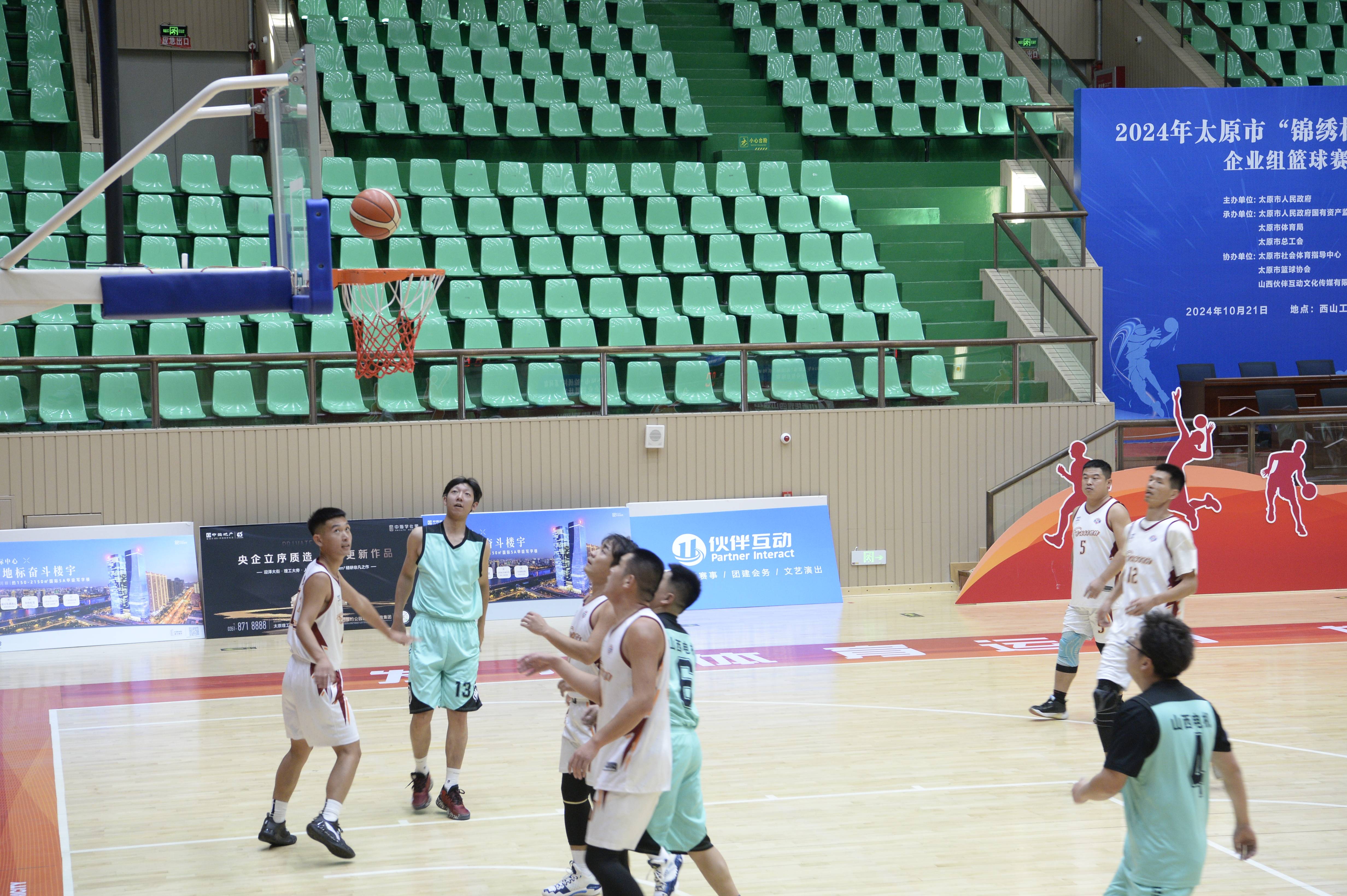 包含篮球联赛选手拼搏奋斗,比赛场面激烈的词条 包含篮球联赛选手拼搏奋斗,比赛场面激烈的词条