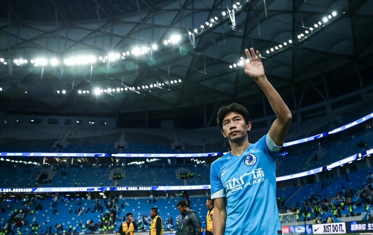 包含大连人主场大胜武汉卓尔，成功保持不败记录的词条