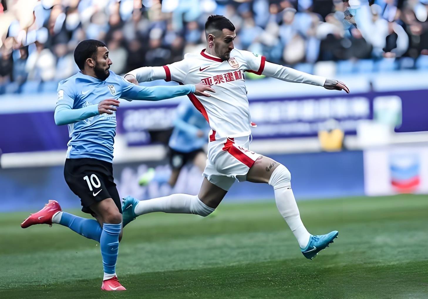 包含大连人主场大胜武汉卓尔，成功保持不败记录的词条