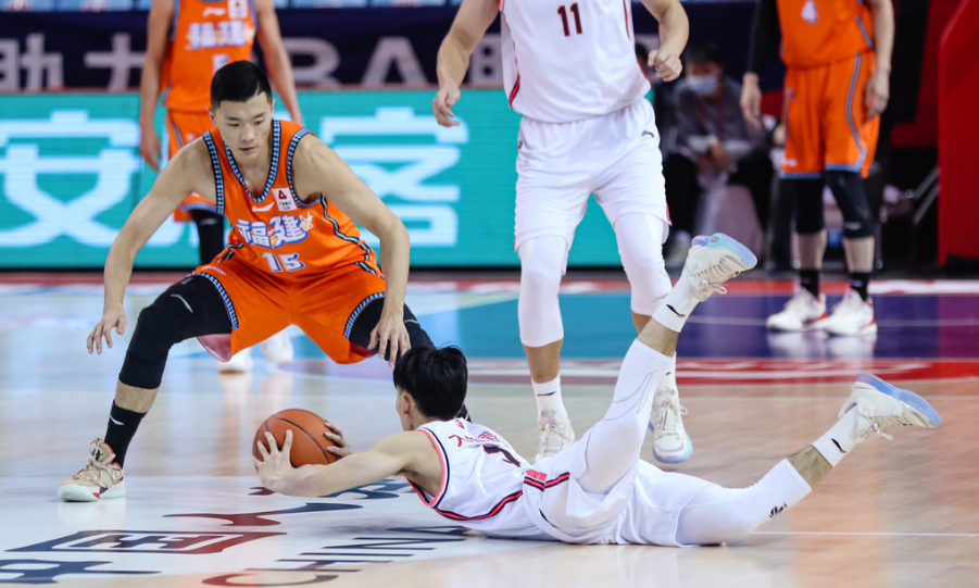 包含上海队逆转取胜，结束两连败的词条