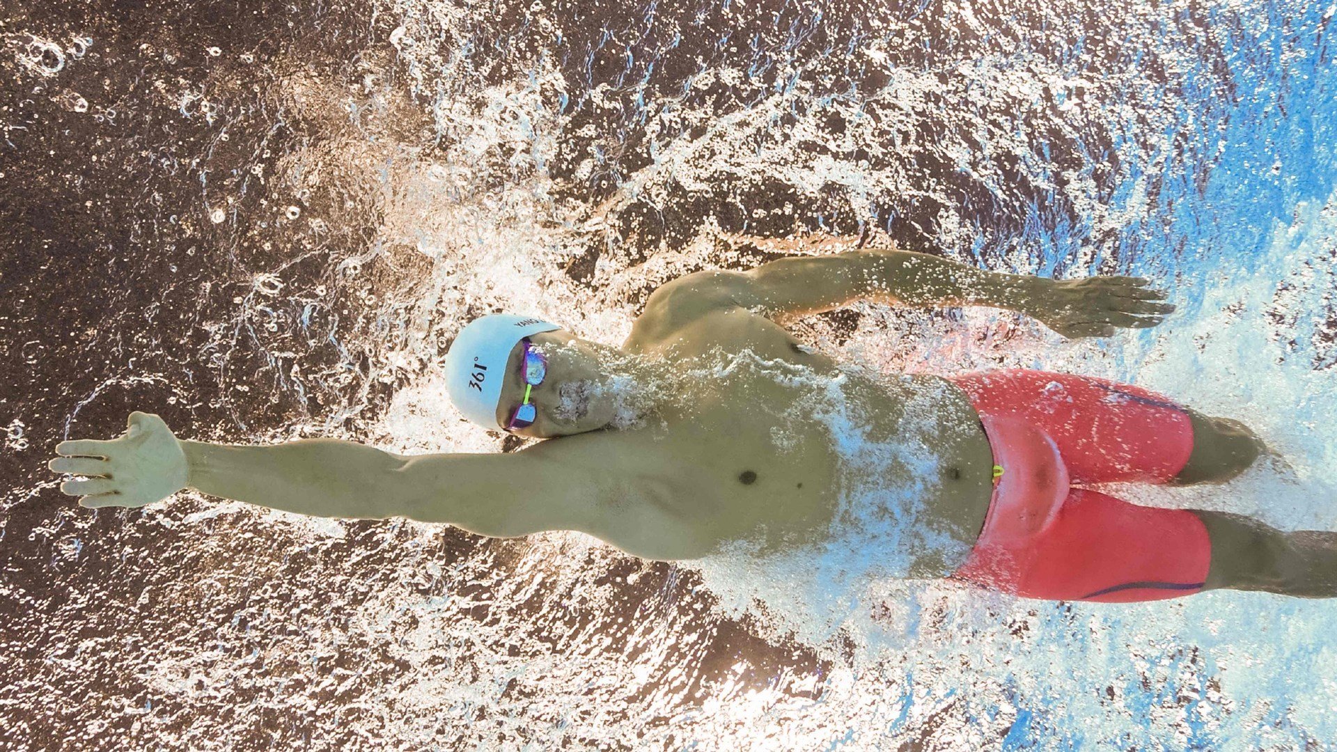 英超争冠之夜，文班亚马刷新纪录，体育世界的平行交响