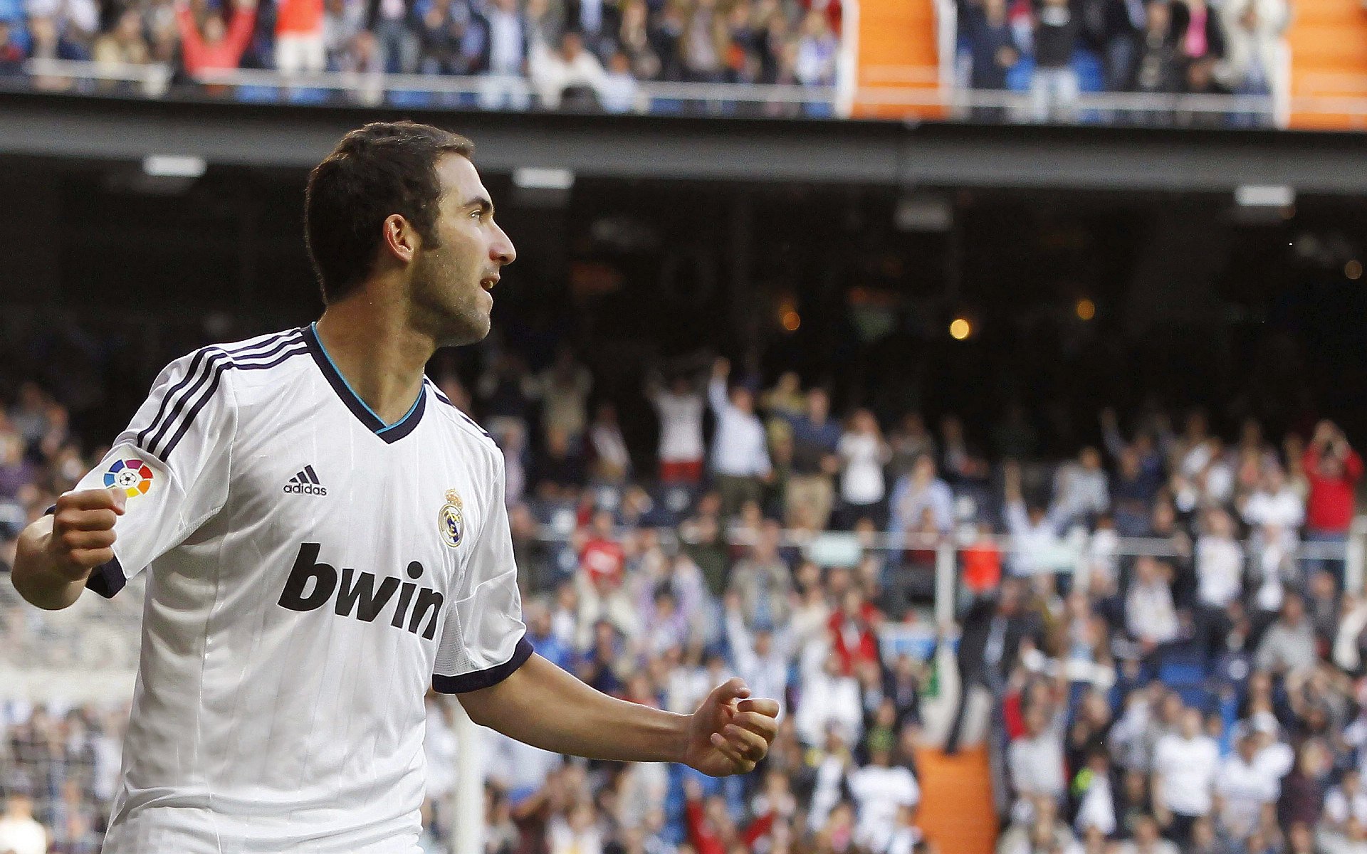 劳塔罗攻防两端统治，苏格兰战术压制乌拉圭，一场现代足球的战术博弈